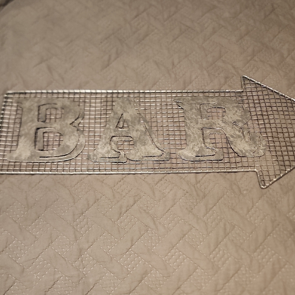 Metallic Wire 'BAR' Arrow Sign